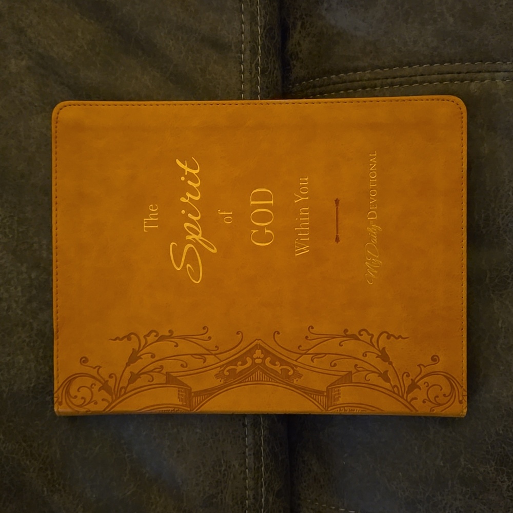 One year Christian devotional, NWT